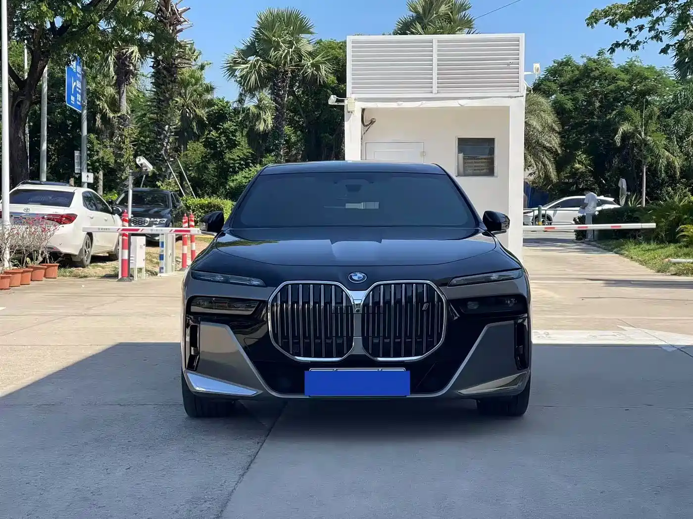 BMW i7