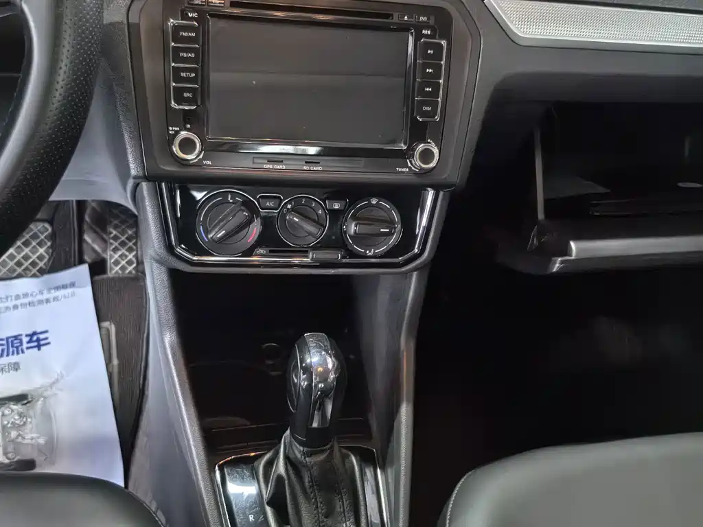 Volkswagen Jetta — миниатюра 11