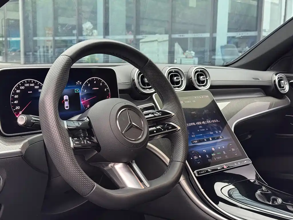 Mercedes-Benz C-Class — миниатюра 6