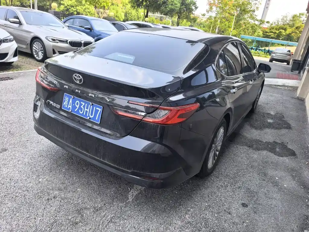 Toyota Camry — миниатюра 2