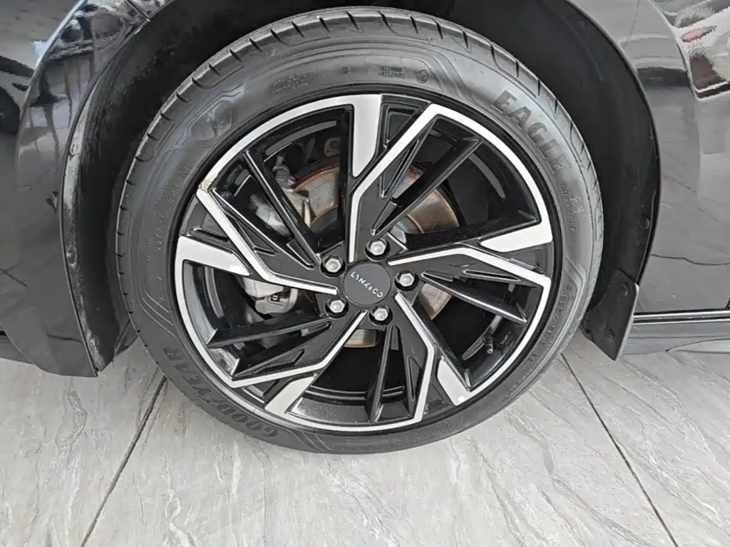Lynk & Co 03 — миниатюра 23