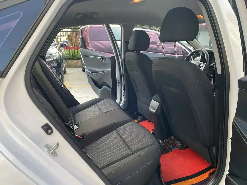 Hyundai Elantra — миниатюра 12