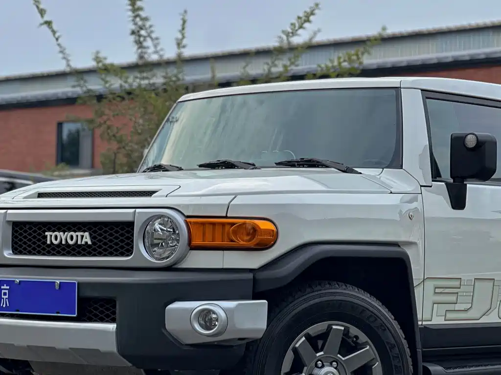 Toyota FJ Cruiser — миниатюра 3