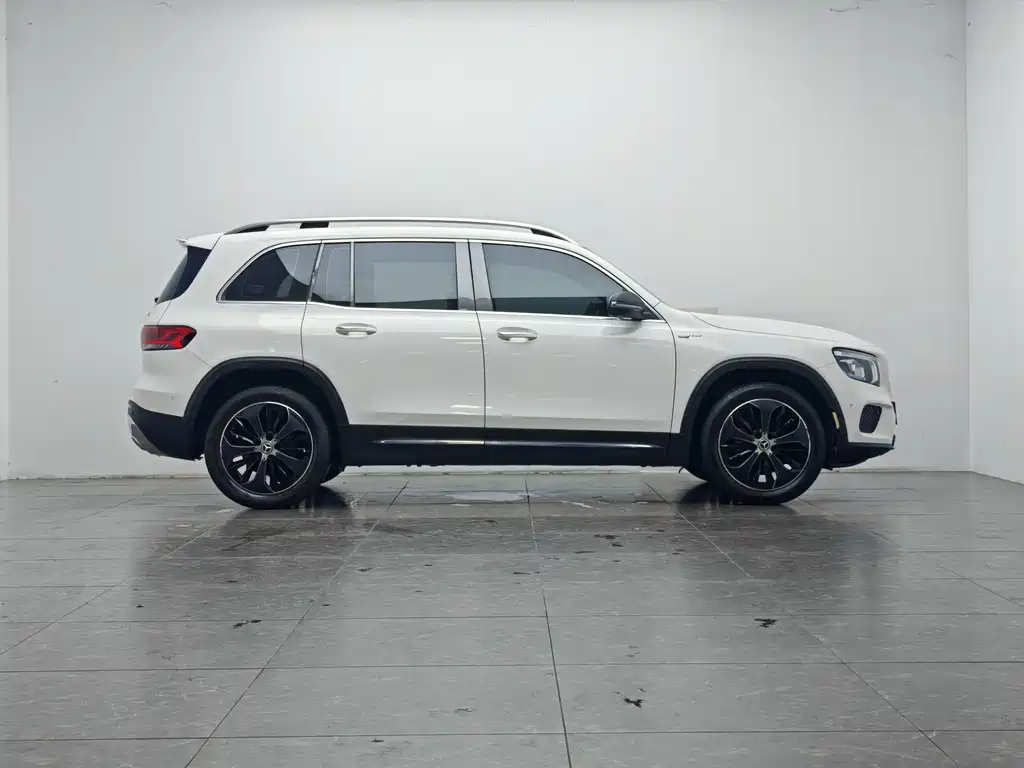 Mercedes-Benz GLB — миниатюра 11