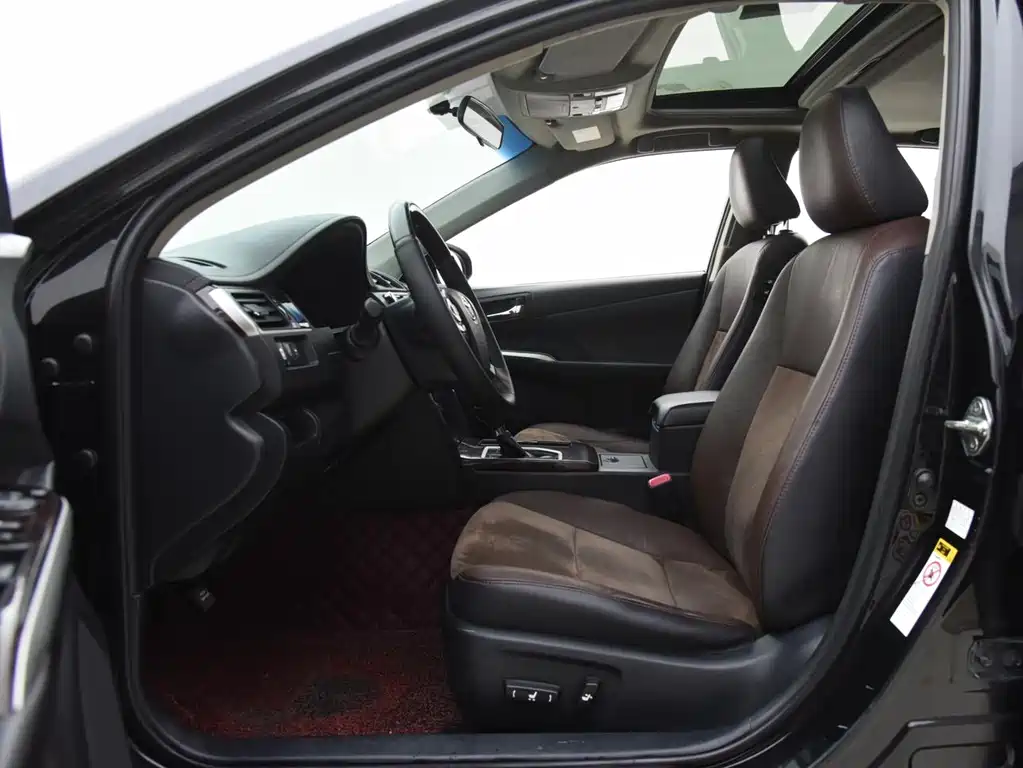Toyota Camry — миниатюра 14