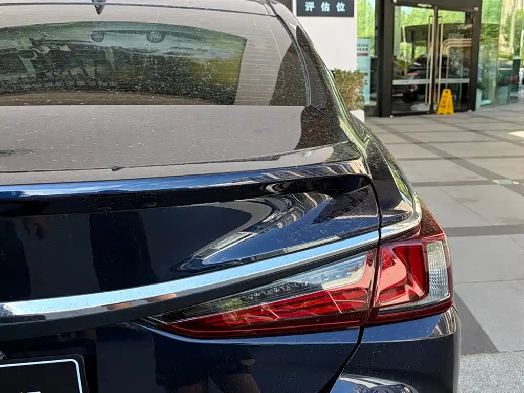 Lexus ES — миниатюра 12
