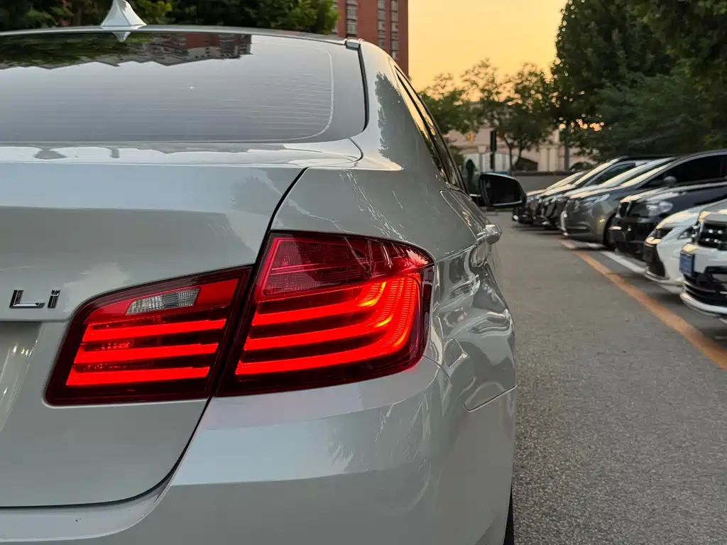 BMW 5 Series — миниатюра 15