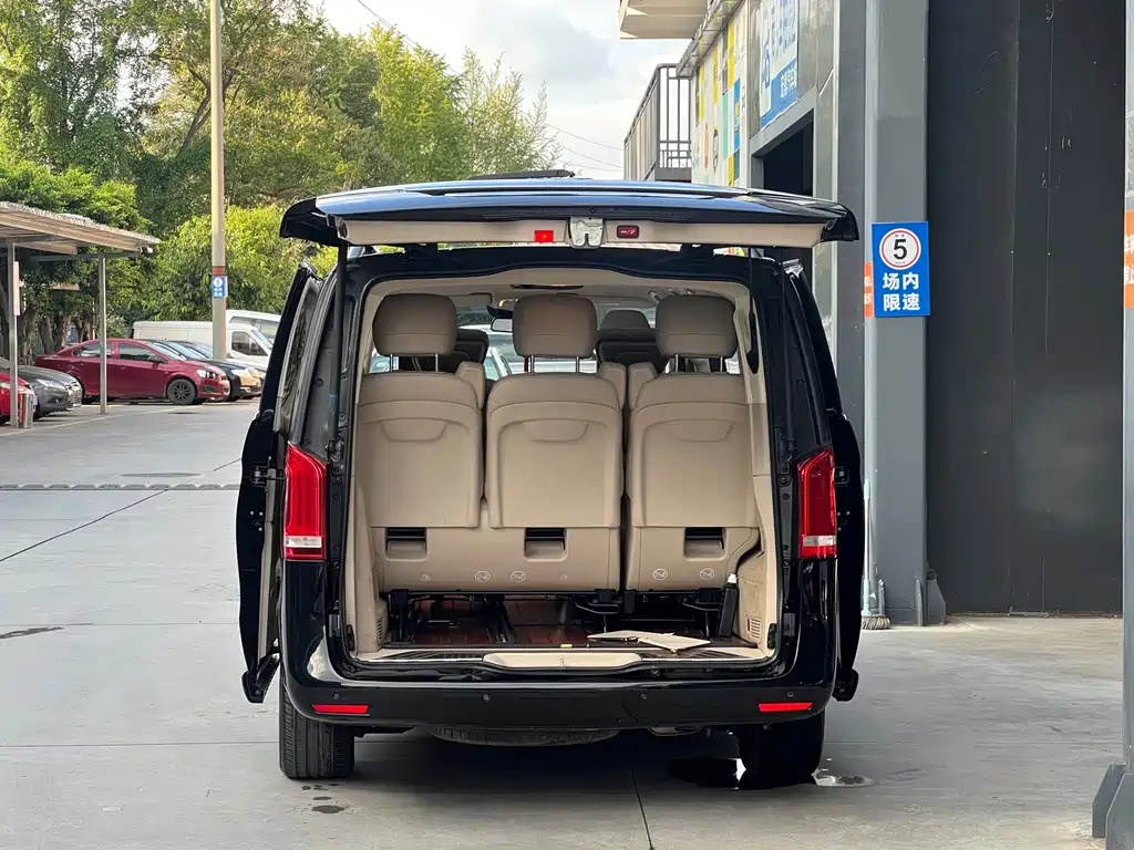 Mercedes-Benz V-Class — миниатюра 17