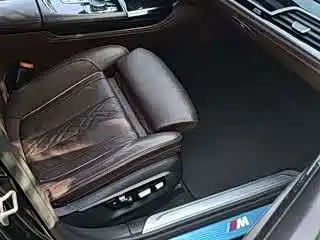 BMW 7 Series — миниатюра 13