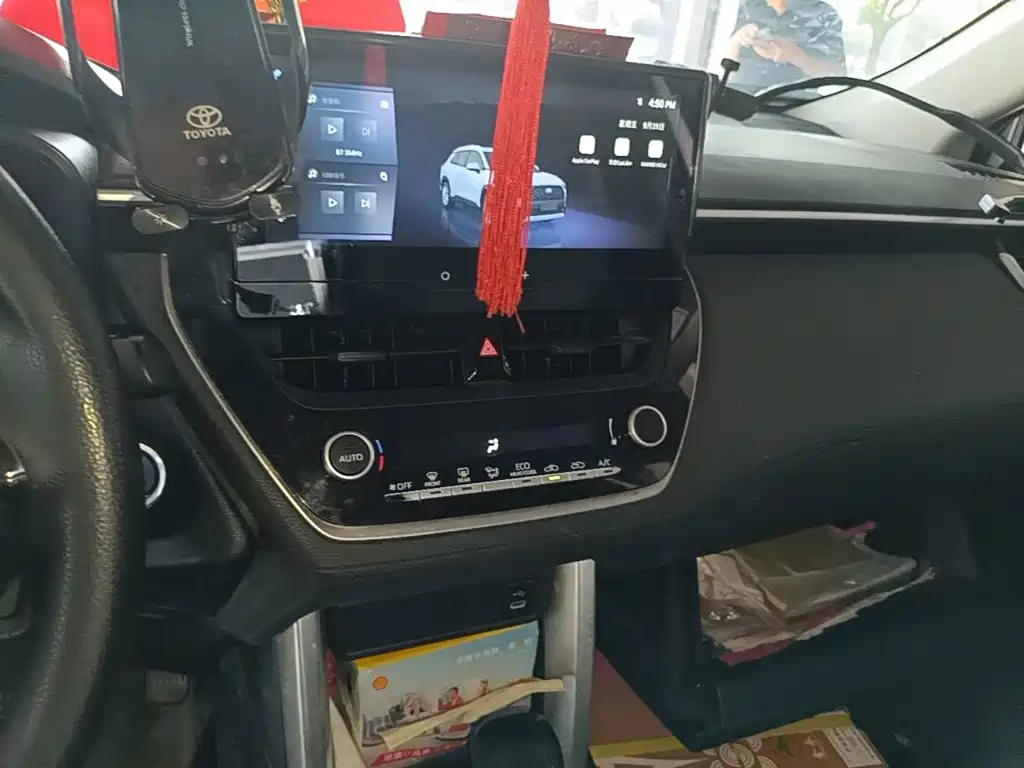 Toyota Corolla Cross — миниатюра 13
