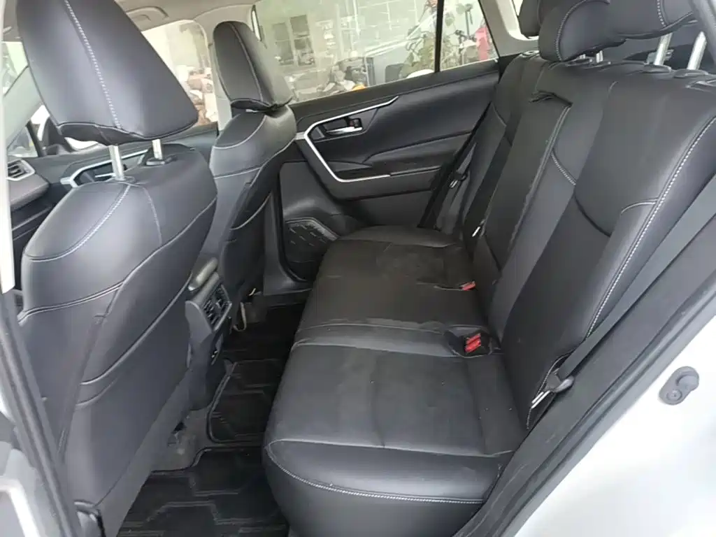Toyota RAV4 — миниатюра 17