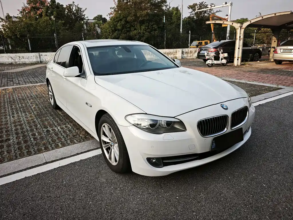BMW 5 Series — миниатюра 2
