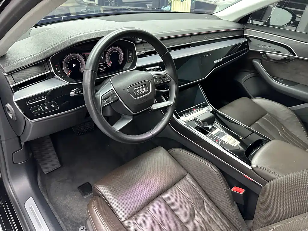 AUDI A8