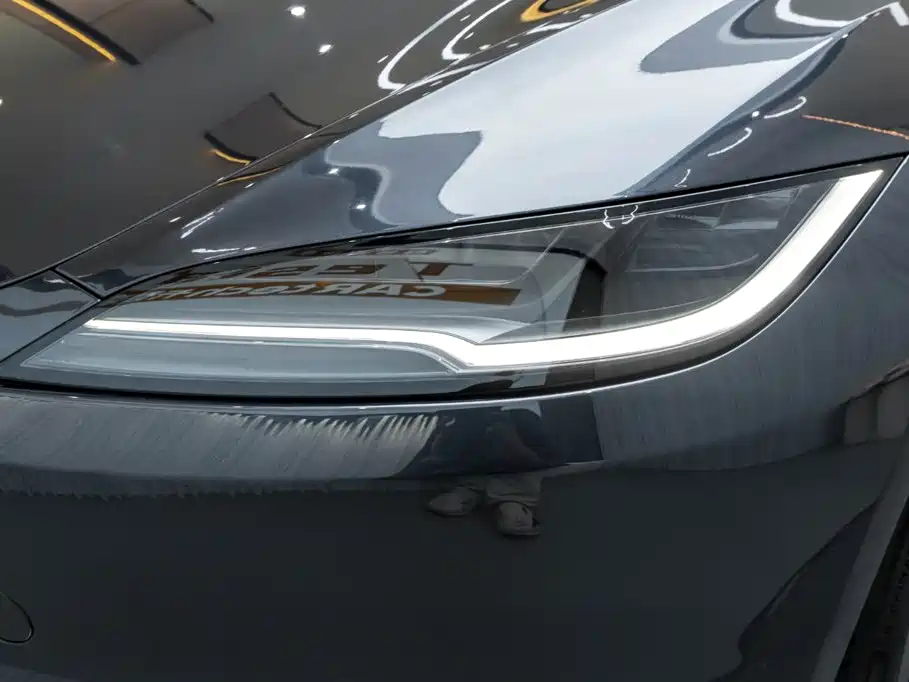 Tesla Model 3 — миниатюра 8