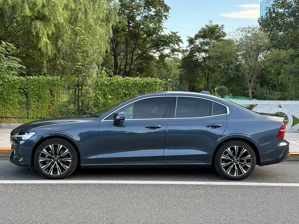 Volvo S60 — миниатюра 32