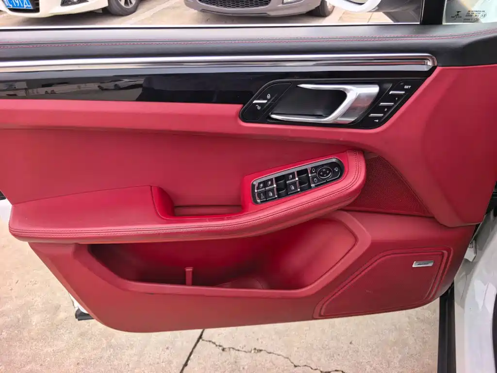 Porsche Macan — миниатюра 9