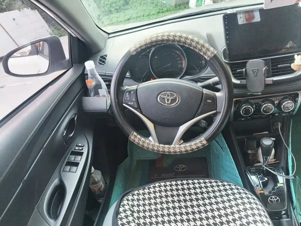 Toyota Yaris L — миниатюра 6