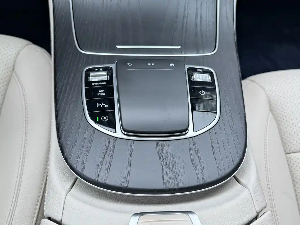 Mercedes-Benz E-Class — миниатюра 12