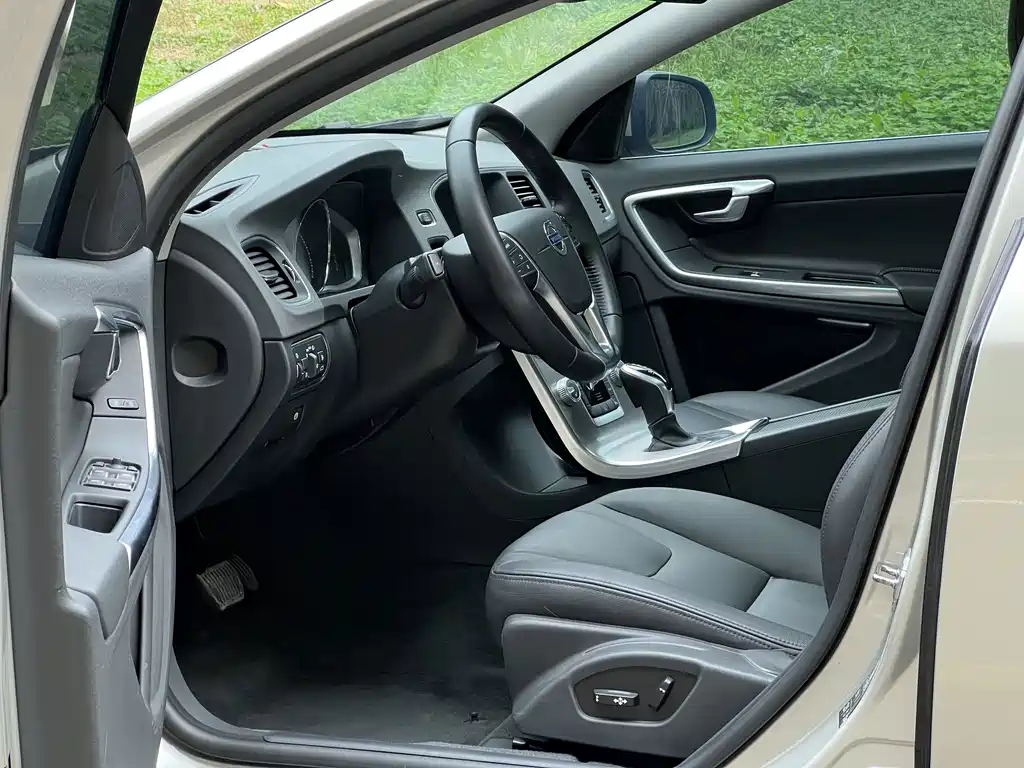 Volvo S60 — миниатюра 4