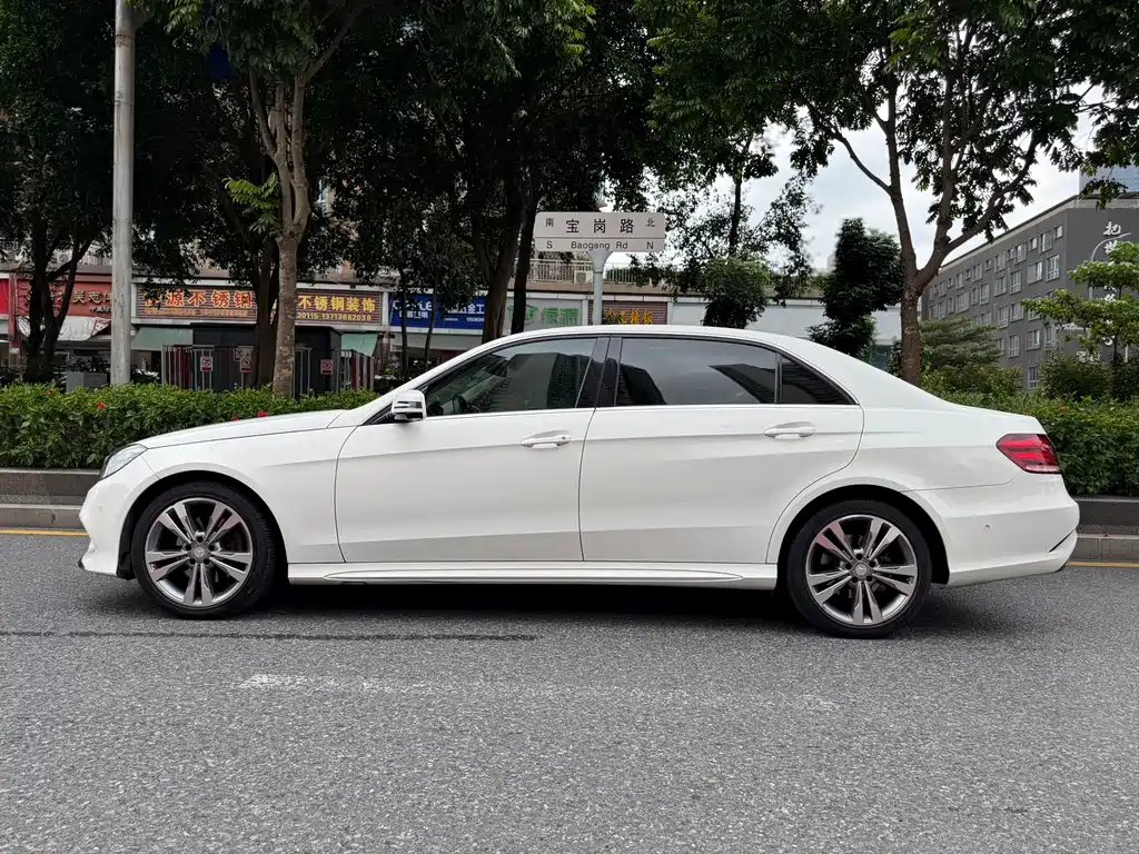 Mercedes-Benz E-Class — миниатюра 3