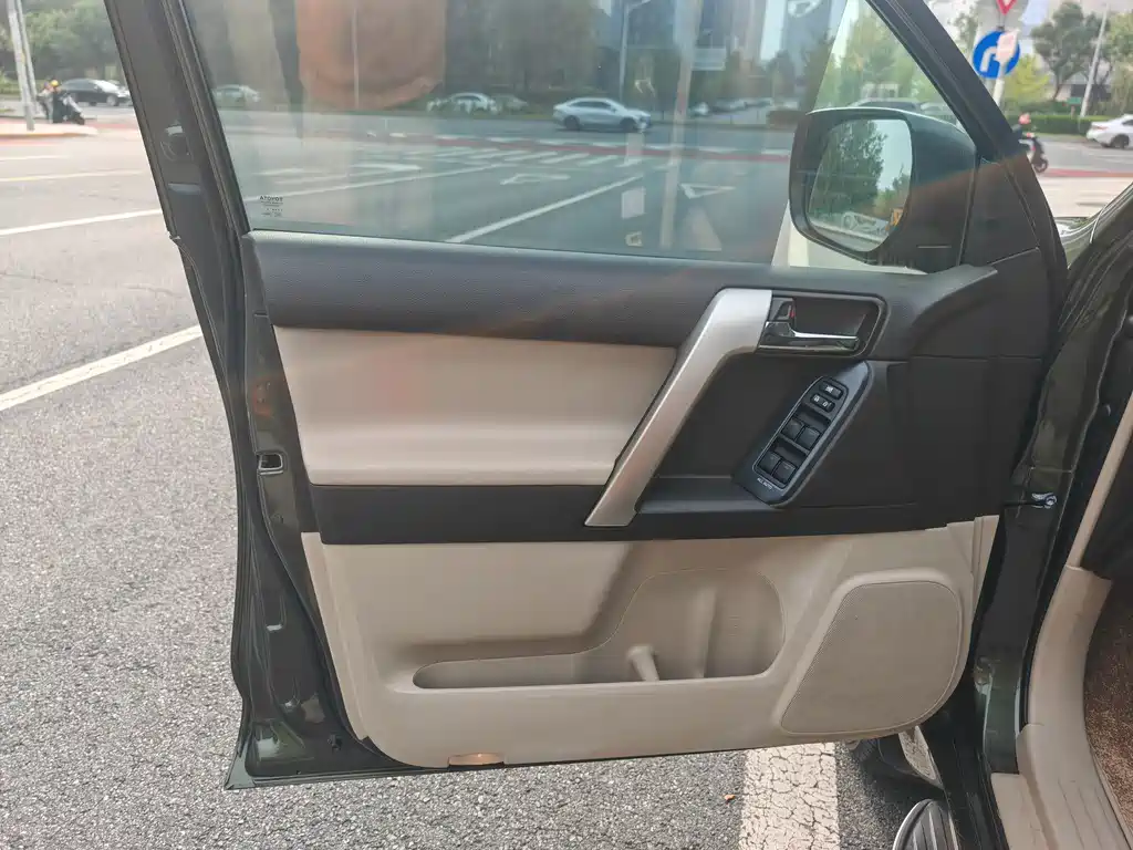 Toyota Prado — миниатюра 18