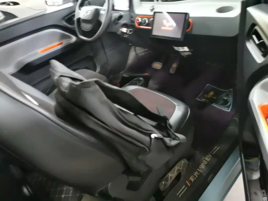 Wuling MINIEV — миниатюра 25