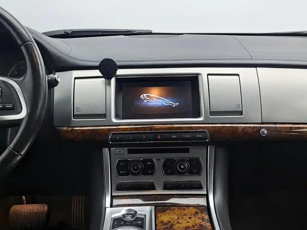 Jaguar XF — миниатюра 12