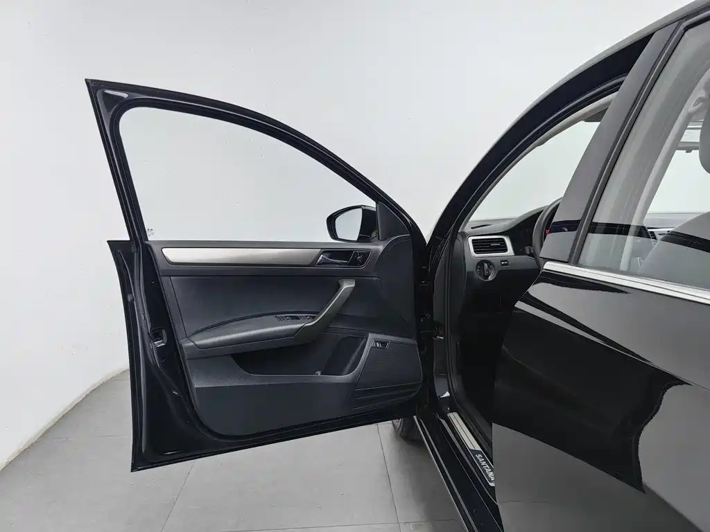 Volkswagen Santana — миниатюра 8