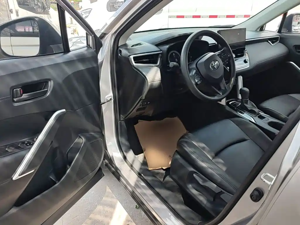 Toyota Corolla Cross — миниатюра 16