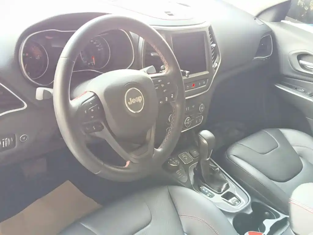 Jeep Cherokee — миниатюра 10