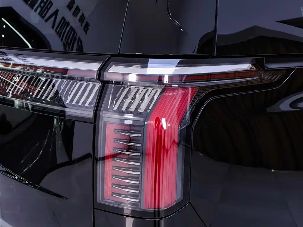 Zeekr 009 2024 мест 108kWh
