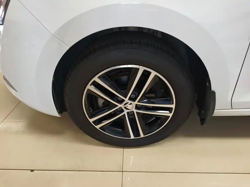 Skoda Rapid Spaceback — миниатюра 23