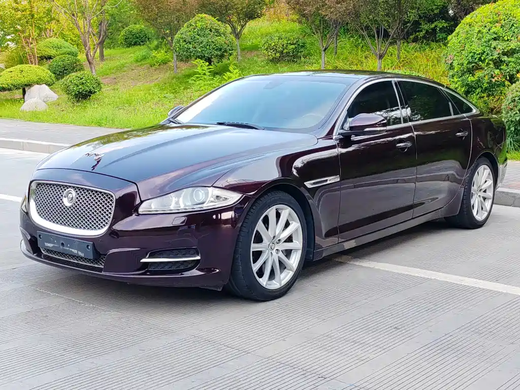 Jaguar XJ