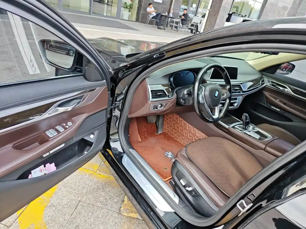 BMW 7 Series — миниатюра 16