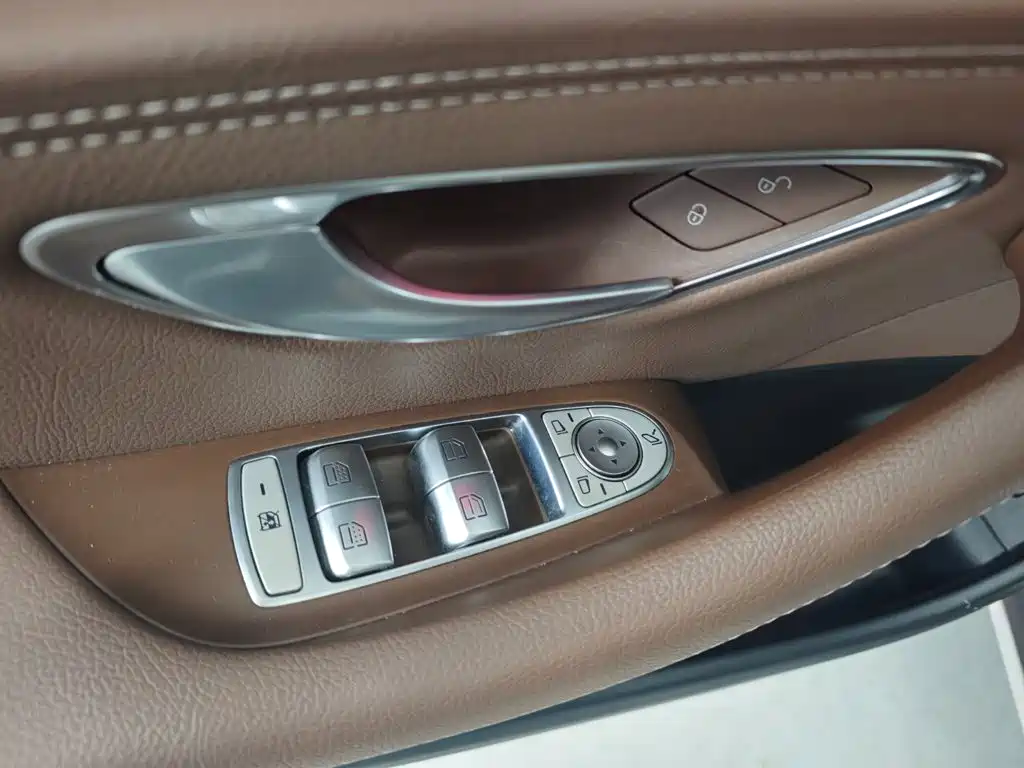Mercedes-Benz E-Class — миниатюра 15