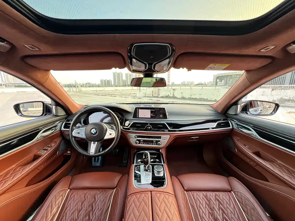 BMW 7 Series — миниатюра 8