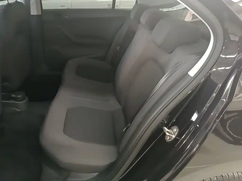 Volkswagen Santana — миниатюра 17