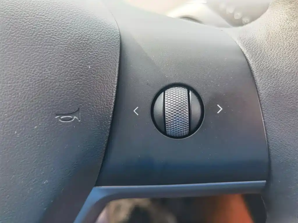 Tesla Model Y — миниатюра 27