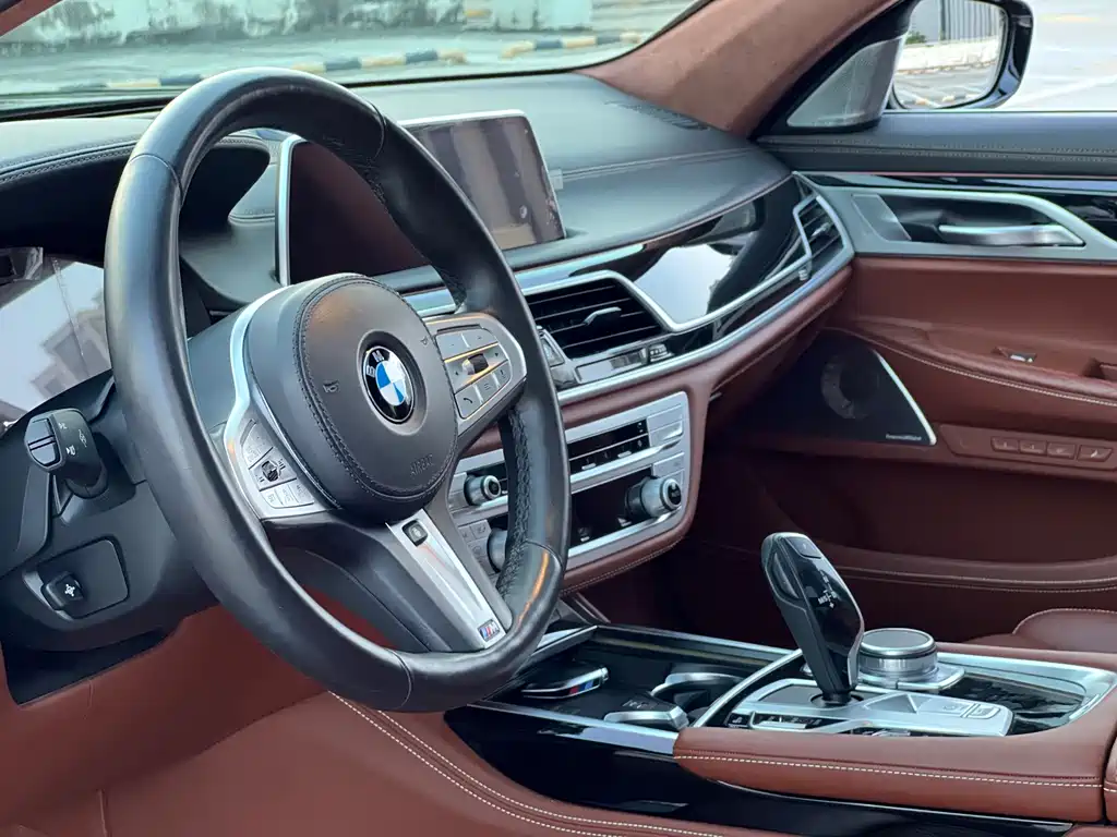 BMW 7 Series — миниатюра 14