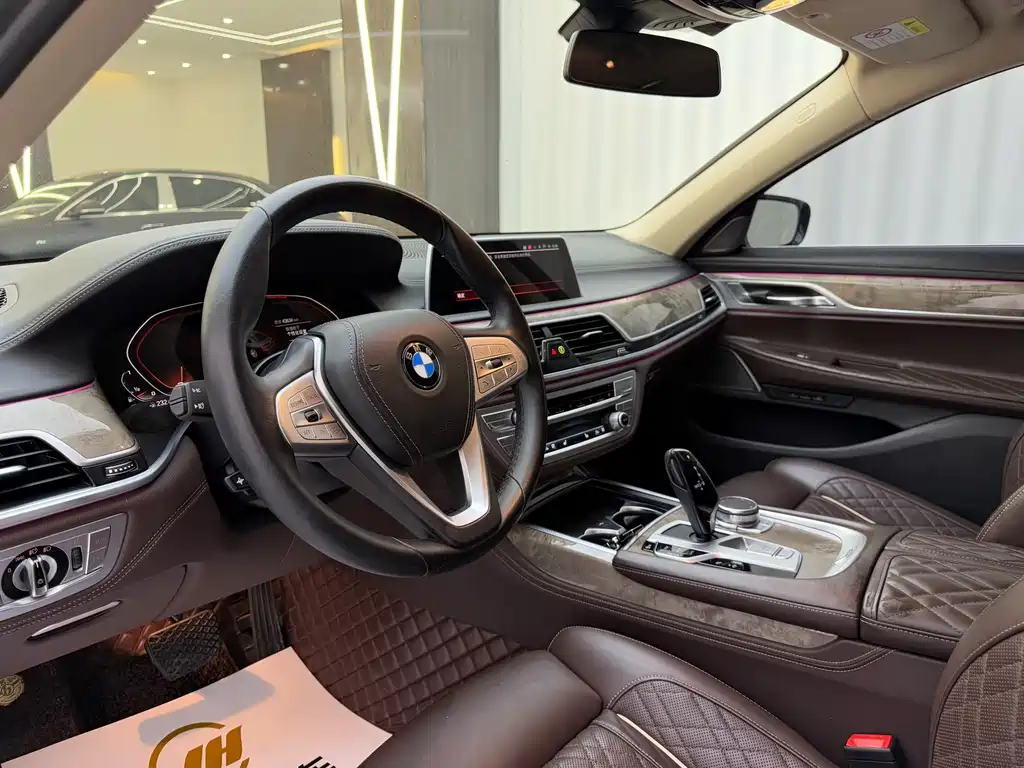BMW 7 Series — миниатюра 6