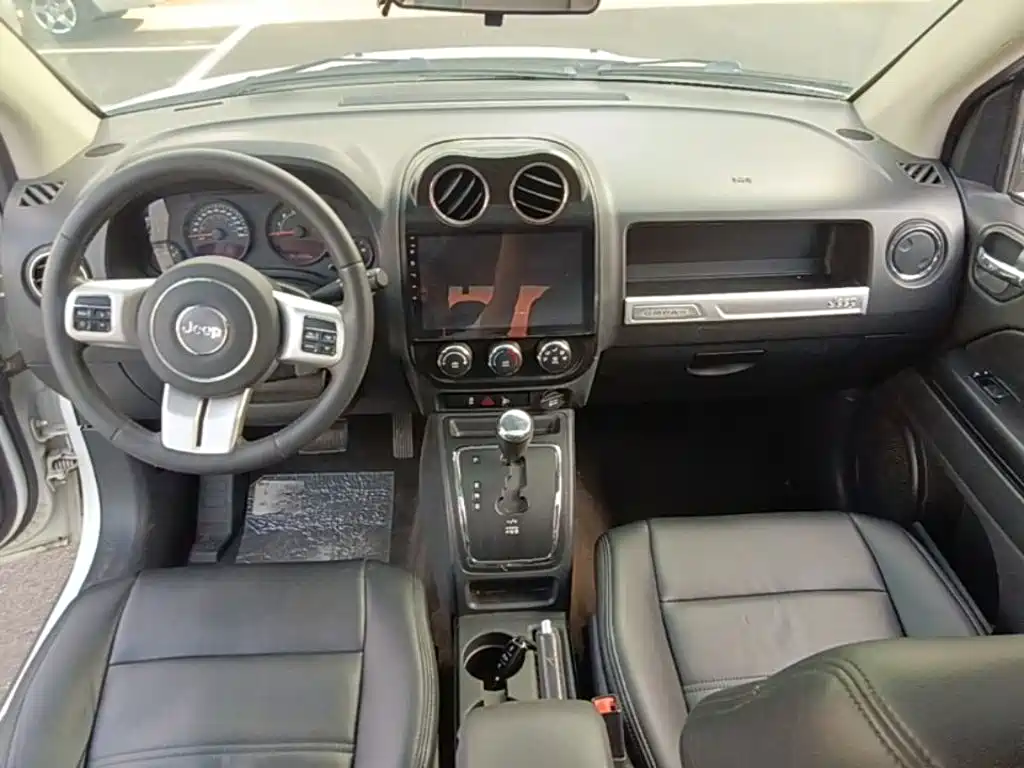 Jeep Compass (Import) — миниатюра 10