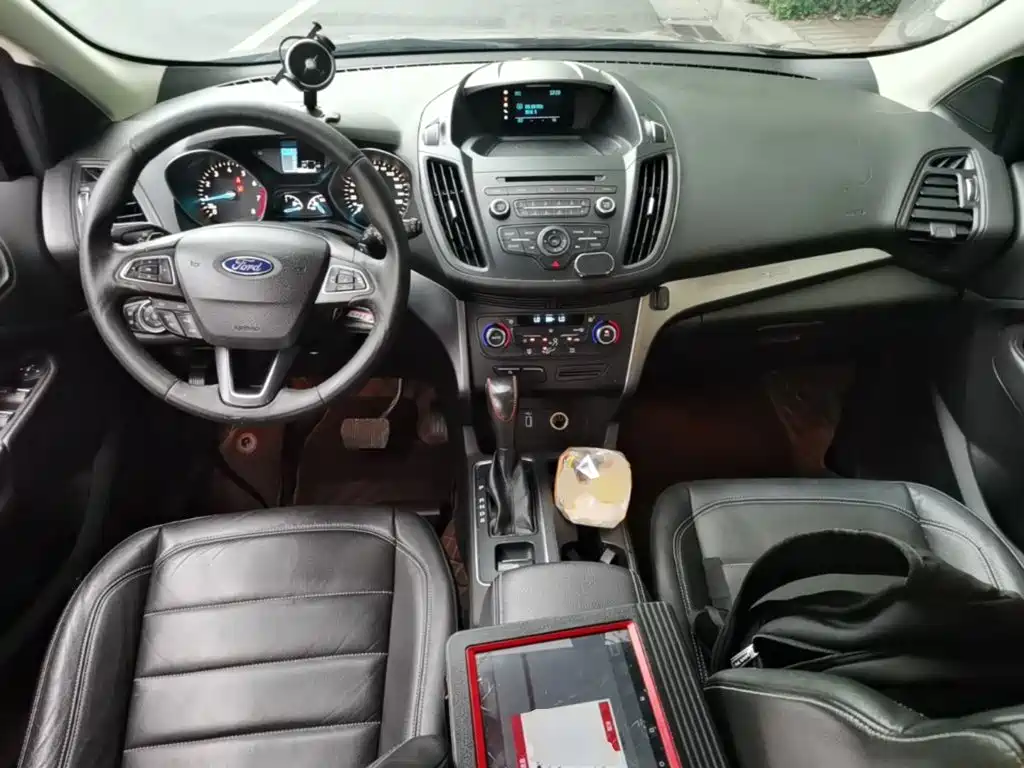 Ford Kuga — миниатюра 10