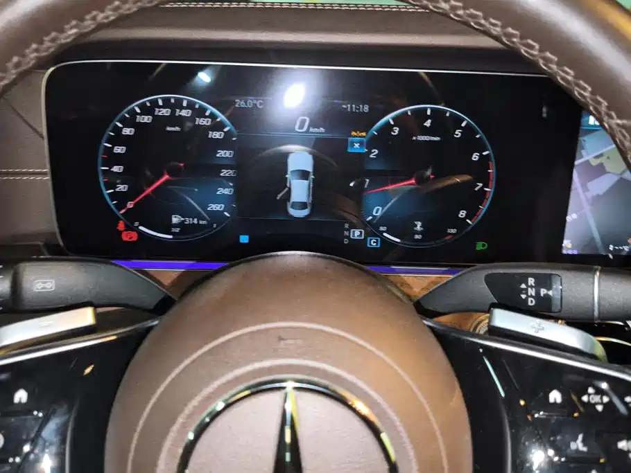 Mercedes-Benz E-Class — миниатюра 14