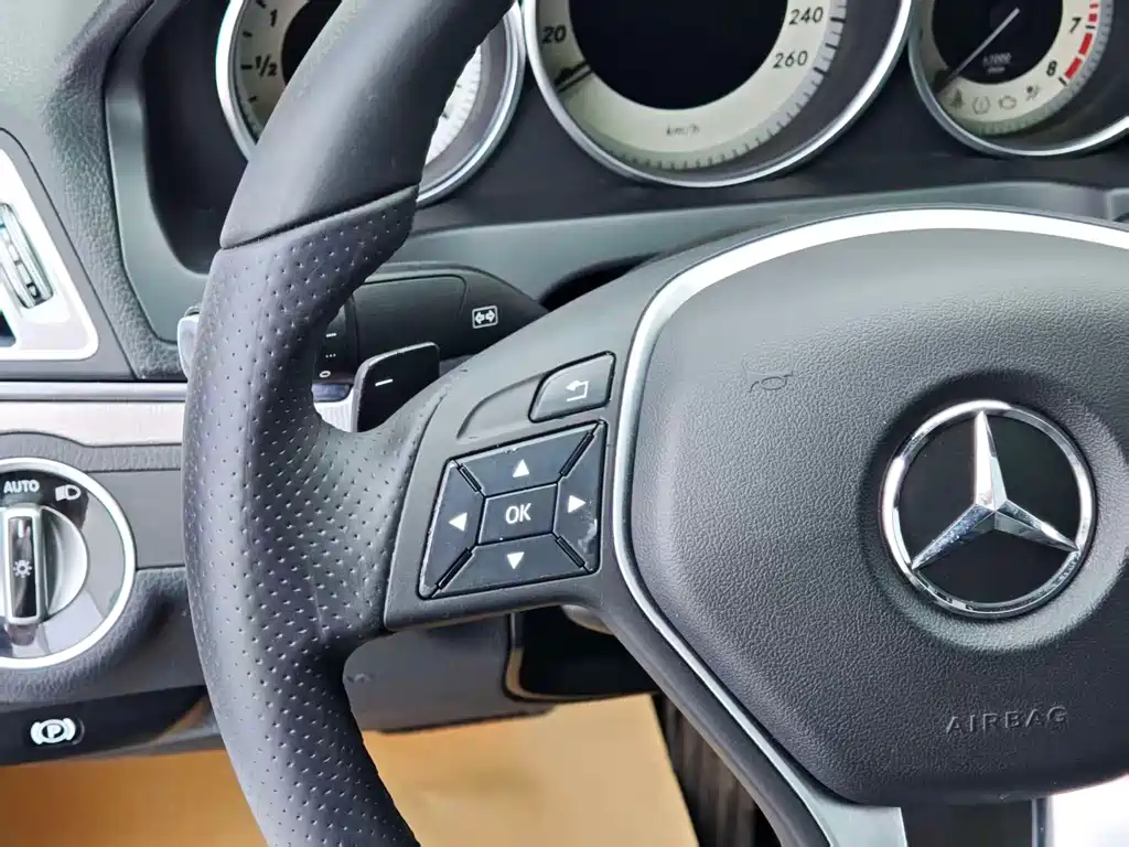 Mercedes-Benz E-Class (Import) — миниатюра 11