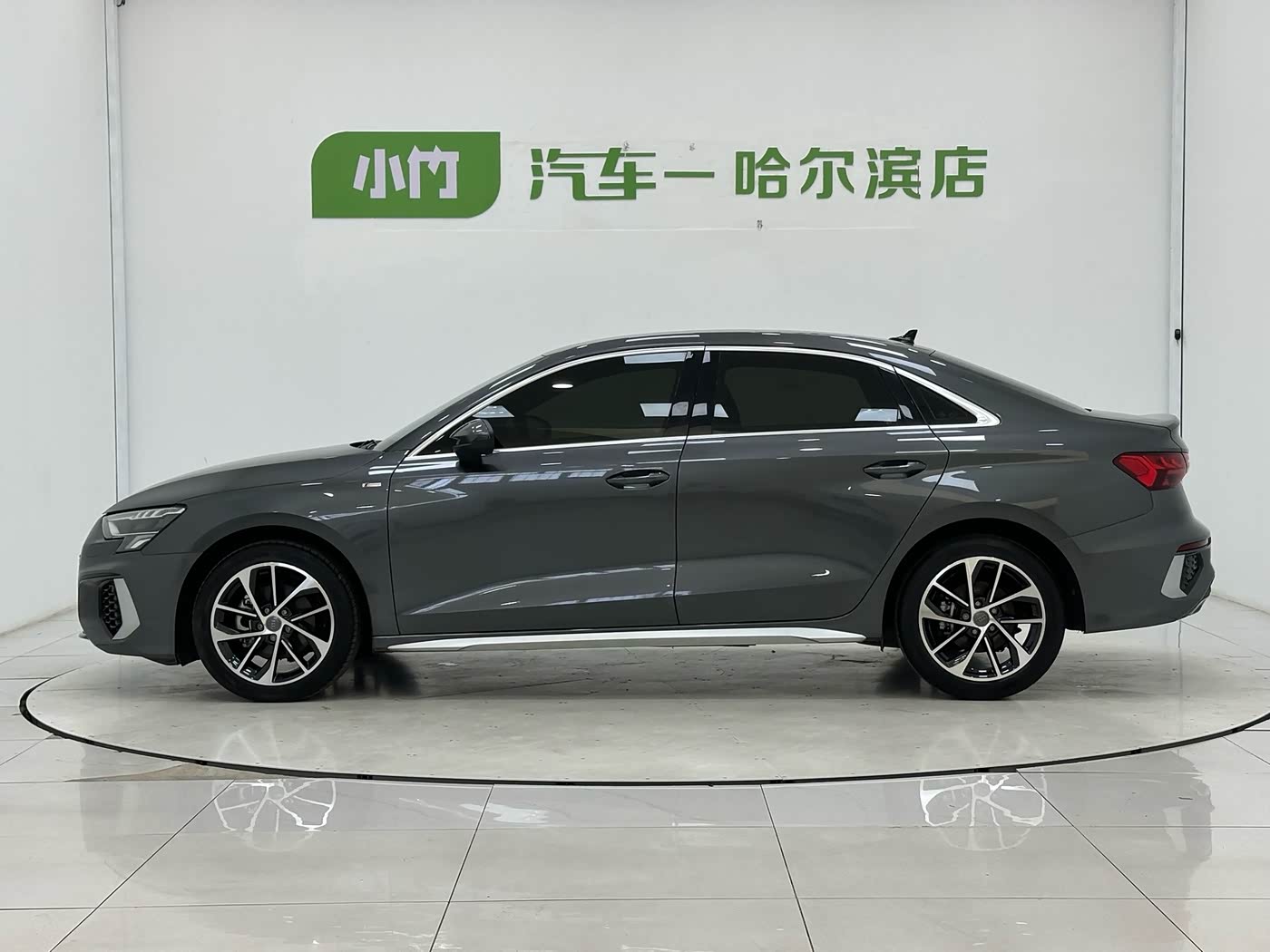 Audi A3 1.4 л 2022 г. Серебристо-серый, пробег 22000 км