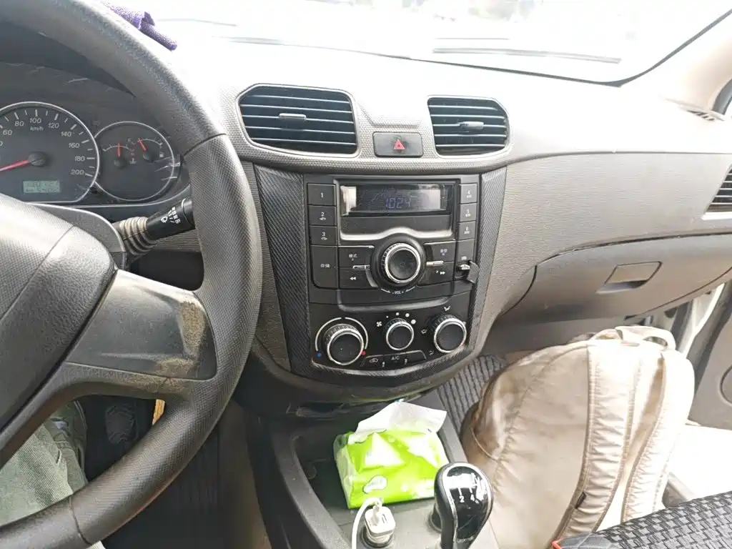 Wuling Hongguang — миниатюра 9