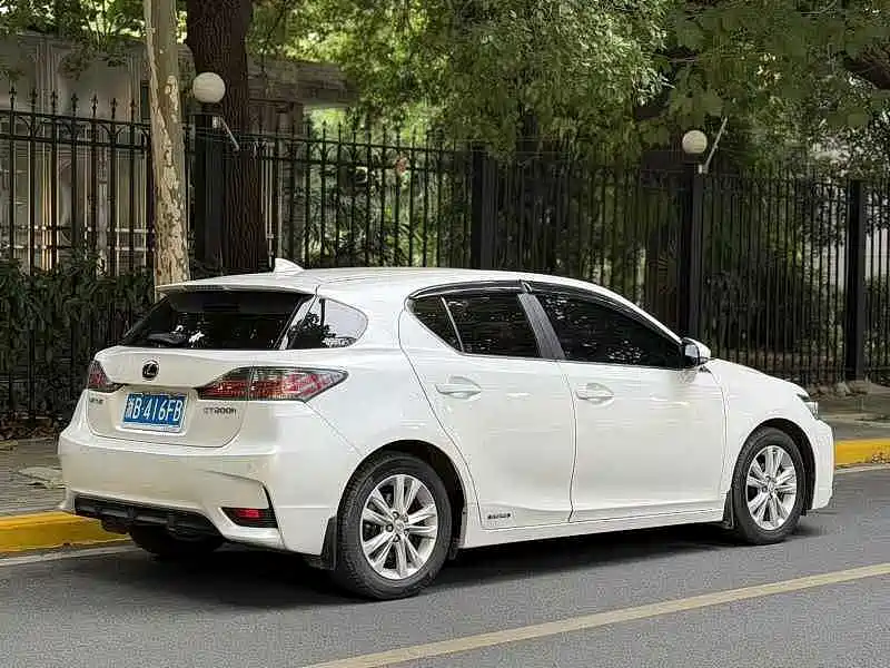 Lexus CT — миниатюра 9