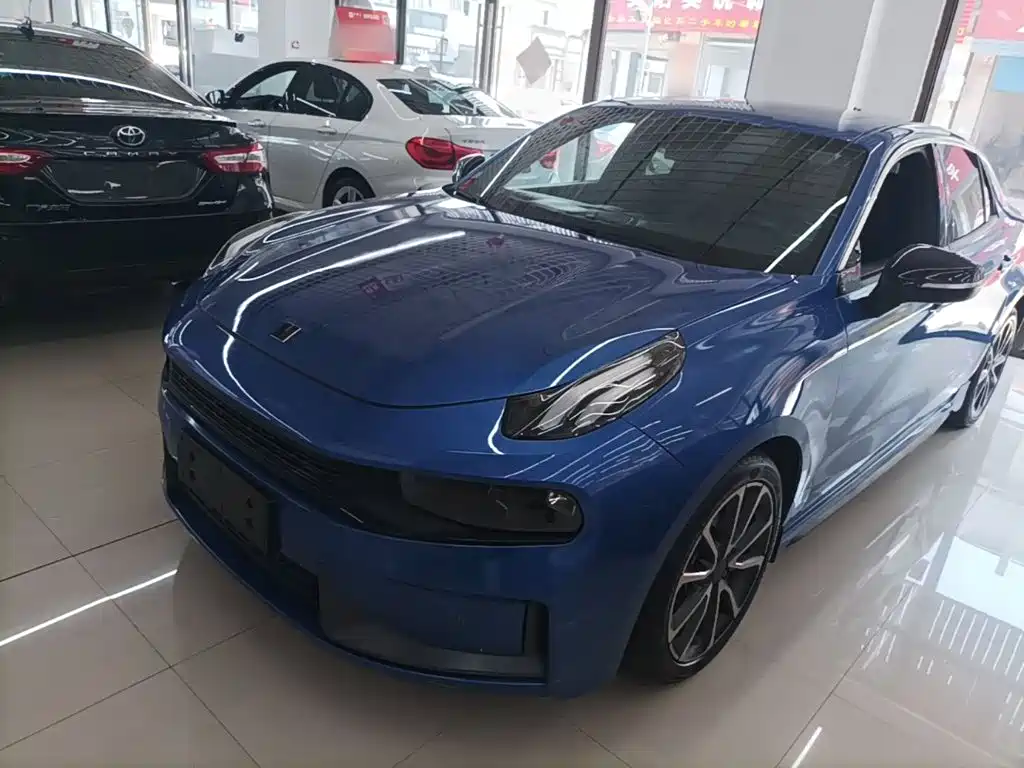 Lynk & Co 03
