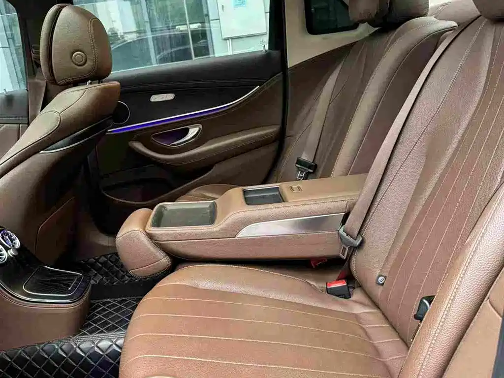 Mercedes-Benz E-Class — миниатюра 10