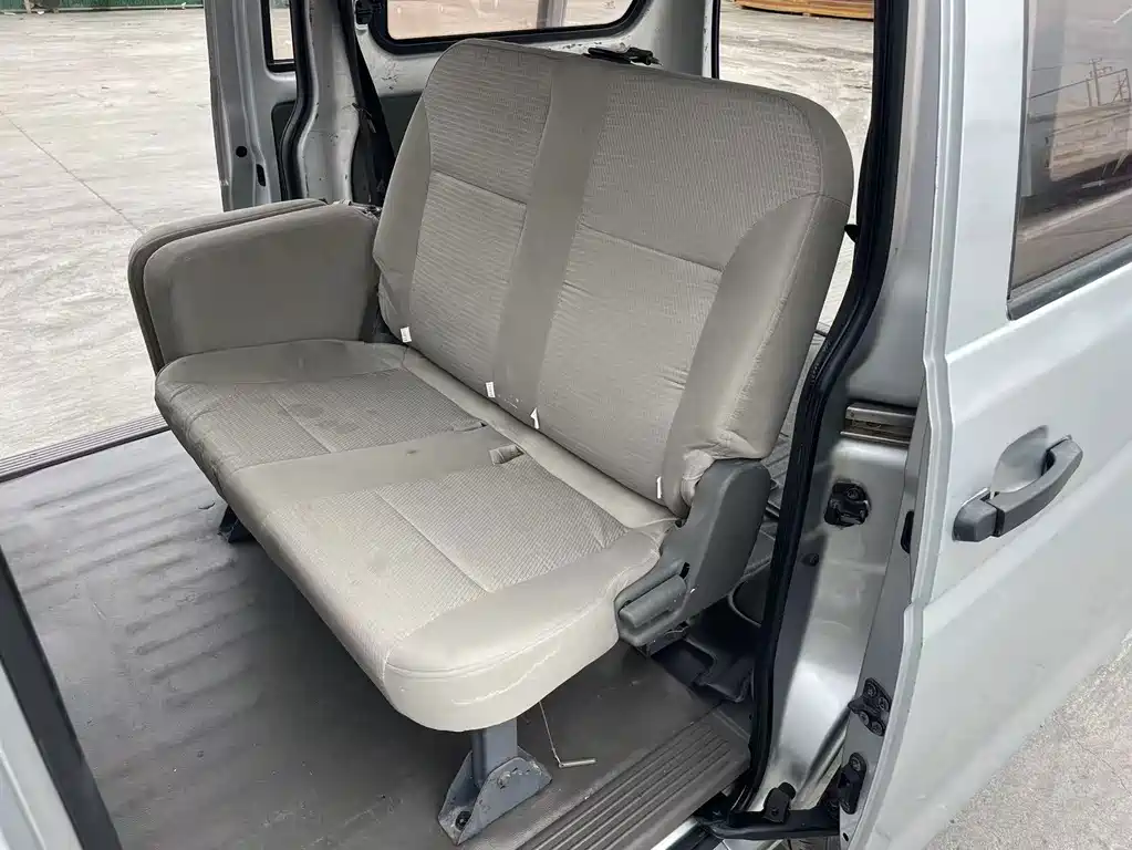 Wuling Rongguang V — миниатюра 7